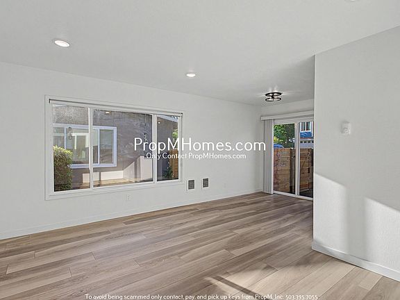 3rd image of 7032 N Burlington Ave