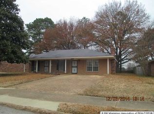 5660 Chapel Hill Dr, Horn Lake, MS 38637