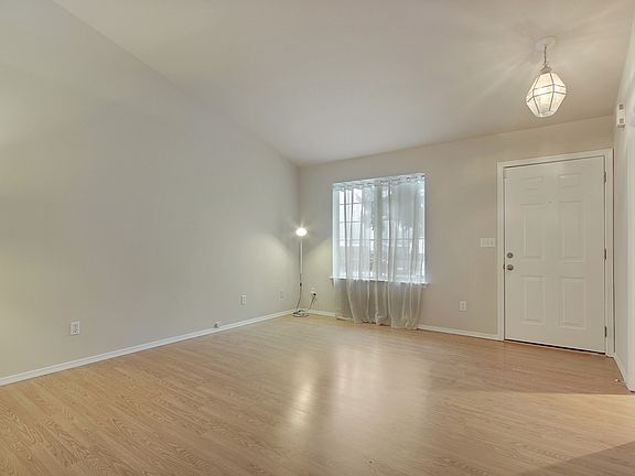 5th image of 17507 Park Ave S