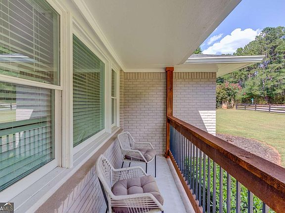 3rd image of 900 Alcovy St