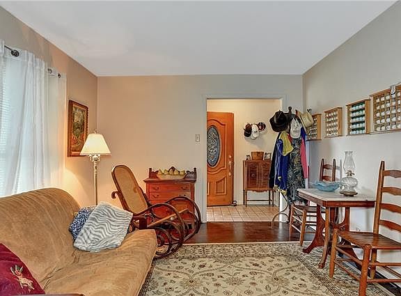 4th image of 1006 S Valentine Dr