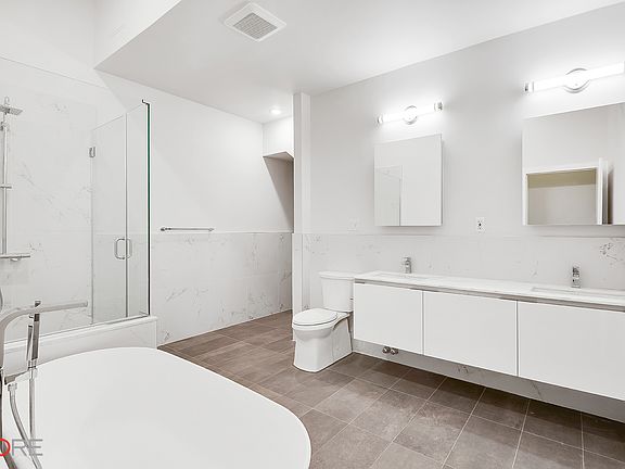5th image of 135 W 70th St APT 1G