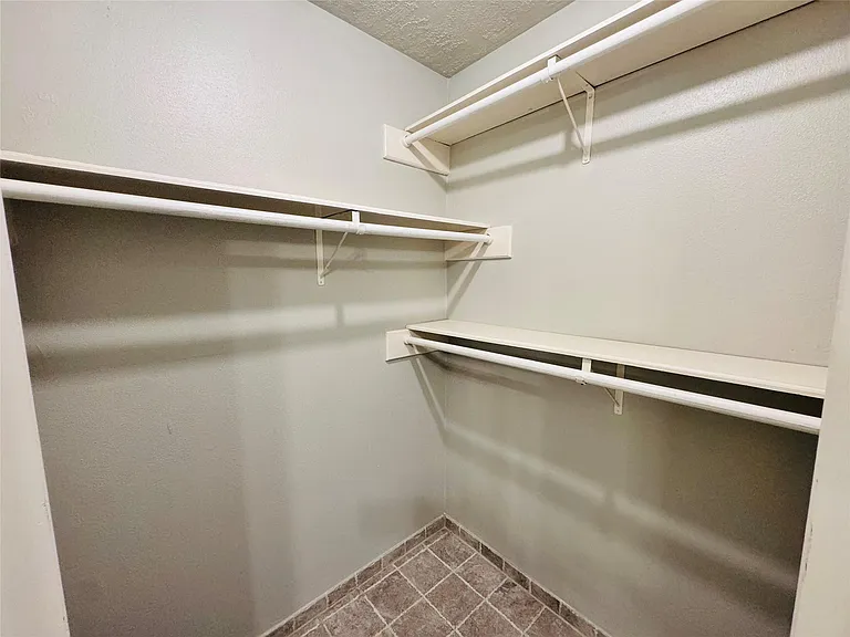 10702 Deval Dr — Photo 11