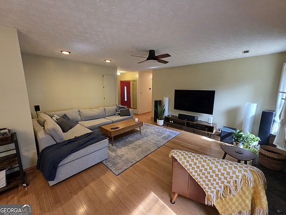 2nd image of 520 Cornwallis Way