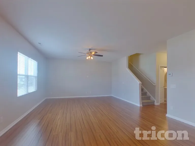 1048 Silverberry St — Photo 2