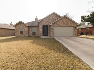 1626 E Harvester Ave, Pampa, TX 79065