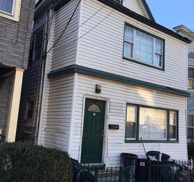 1 front of house 20170901162359144710000000-o
