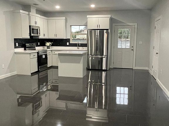 3rd image of 621 E Nassau Ave #2