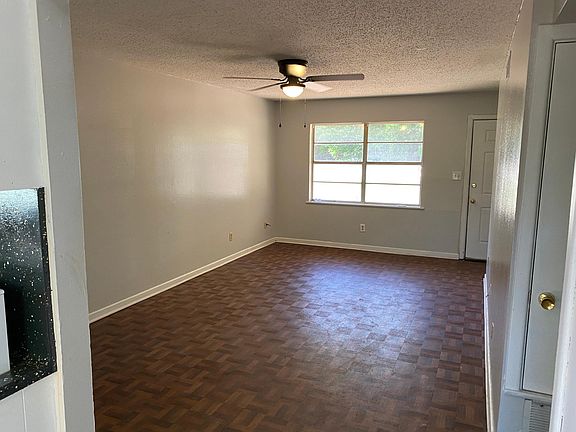 2nd image of 200 E Pine St