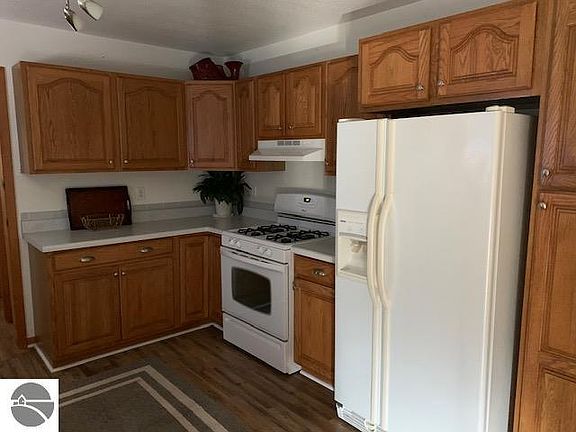 3rd image of 1065 Margo St
