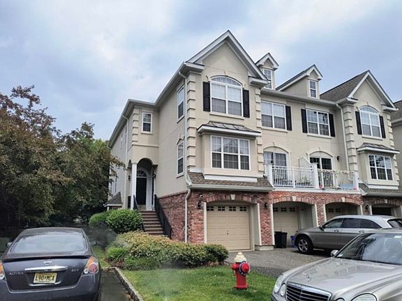3rd image of 142 Blue Heron Dr