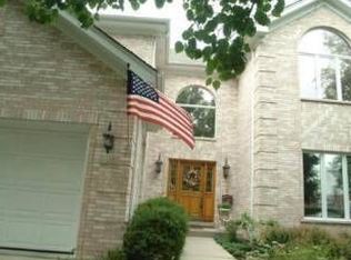 911 Oxford Rd, Deerfield, IL 60015