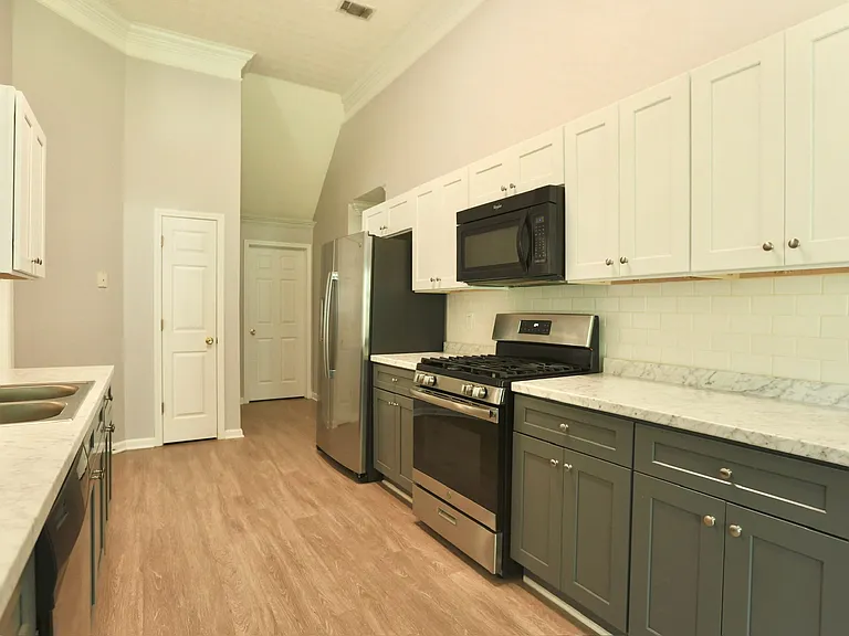 2436 Moultrie Ct — Photo 17