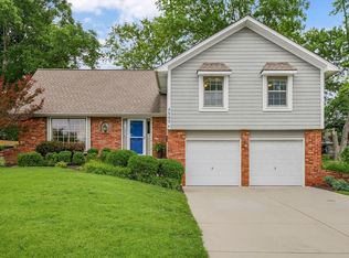 9503 Farley Cir, Overland Park, KS 66212