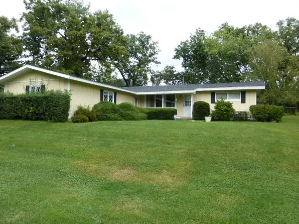 24059 N Shagbark Dr, Lake Zurich, IL 60047