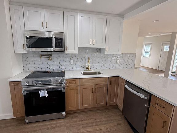 3rd image of 605 S Ocean Avenue