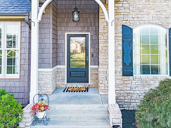 3rd image of 185 Meadow Ridge Dr