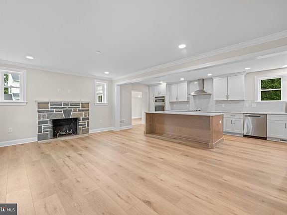 2nd image of 218 Crest Way
