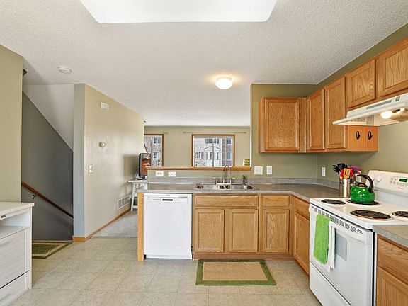 4th image of 4827 Elm Dr N Unit 5