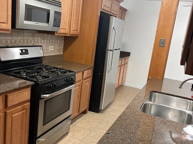 9937 S Cicero Ave #402 — Photo 4