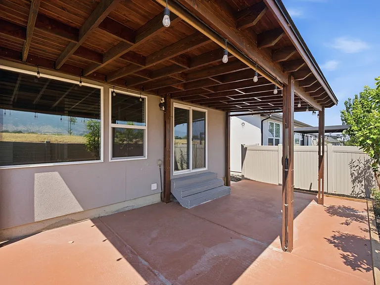 394 W Parkway Dr — Photo 32