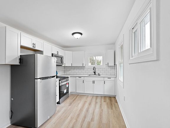 3rd image of 4 Adele St #C