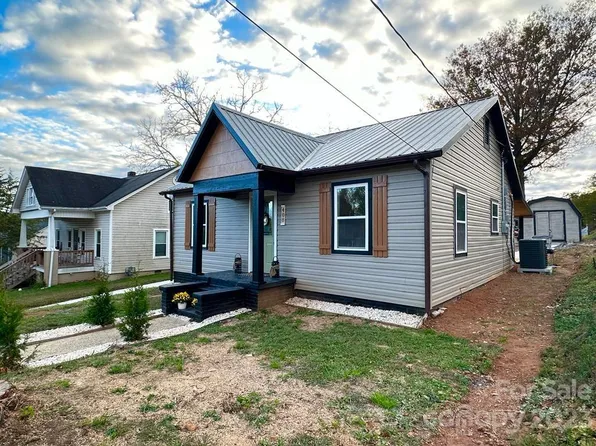 408 Spruce St SW, Lenoir, NC 28645