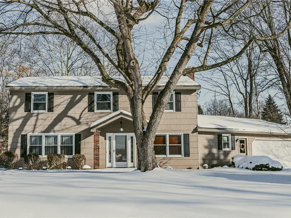 93 Matthew Dr, Fairport, NY 14450