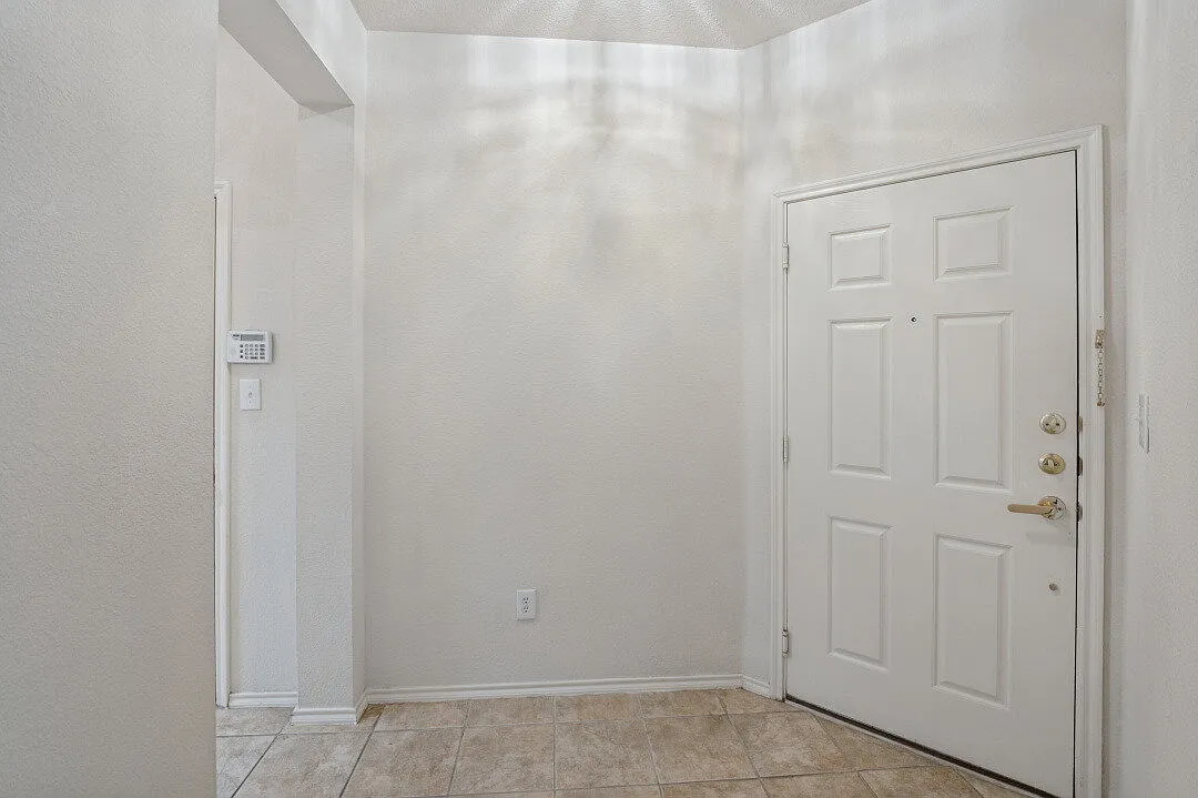 3 bed, 2.5 bath, 1746 sqft, $2,450 — Photo 3