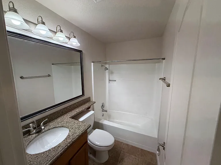 1177 Norwegian Ave #13 — Photo 24