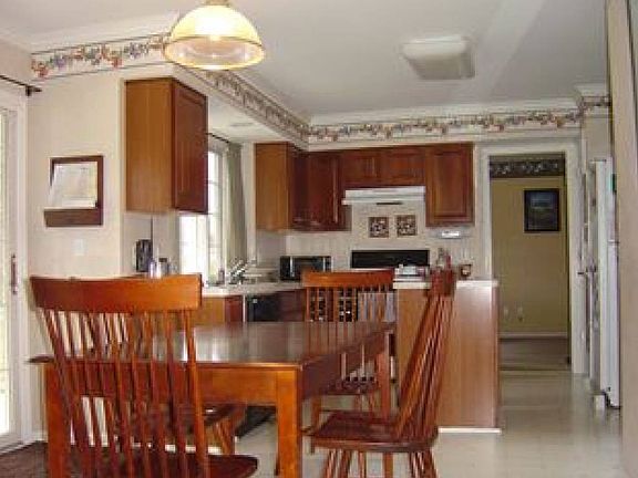 4th image of 640 Continental Dr