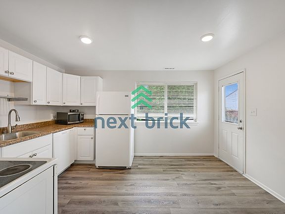 3rd image of 701 S Kenyon St #701