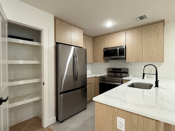 2nd image of 29 Robert St Floor 1