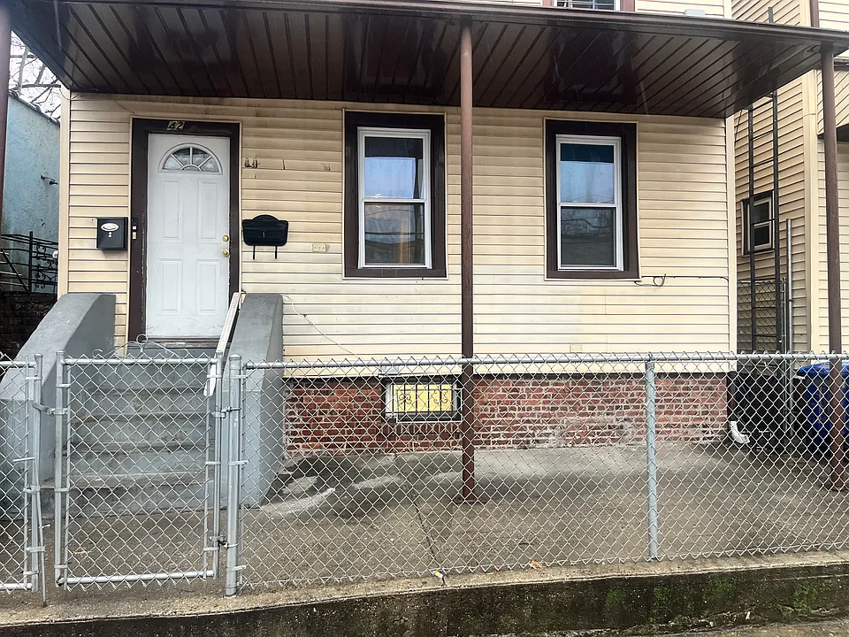 42 Cedar St #1