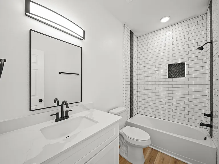 1512 W Blum St #A — Photo 29