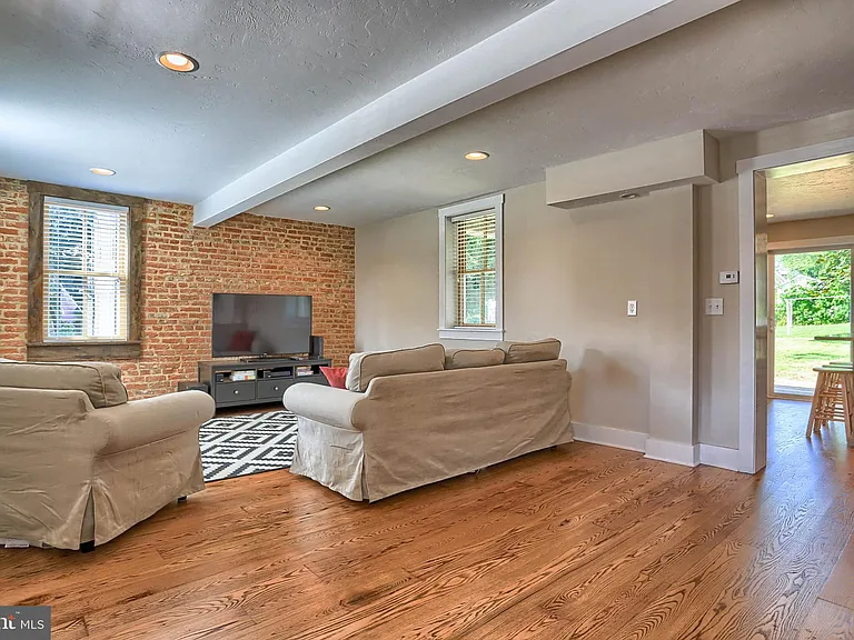 234 N Stratton St — Photo 8