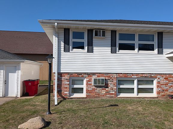 1329 6th Ave SE #3 (upper level)