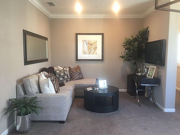 4th image of 2186 Village Green Dr