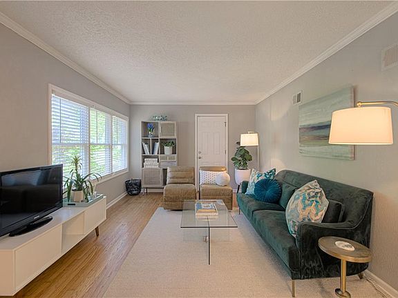 5th image of 5213 W 51st St