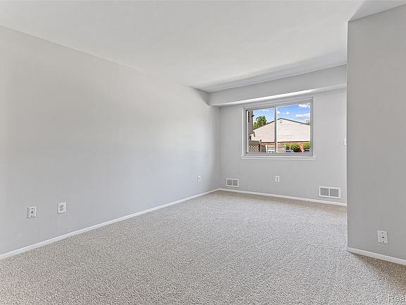 5th image of 24973 Mayfair St