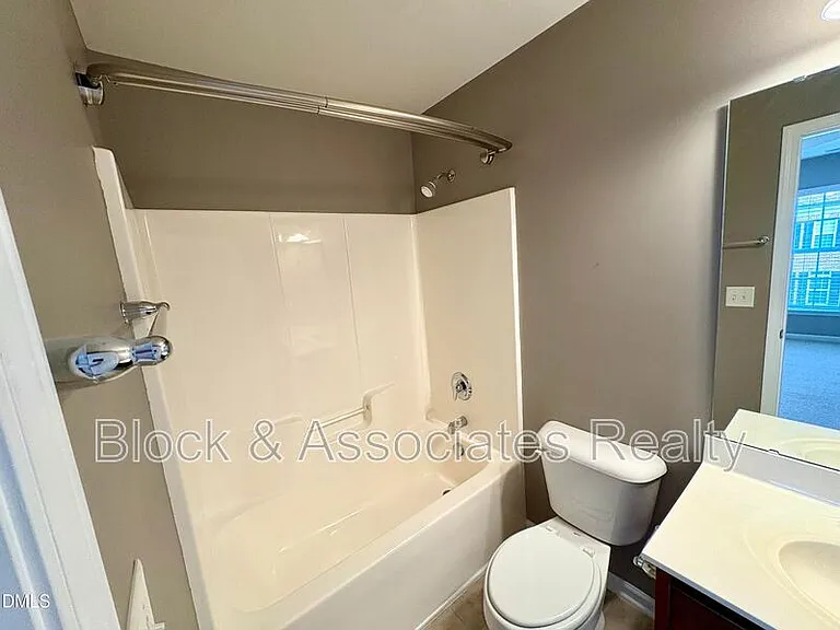 2705 Laurelcherry St — Photo 6