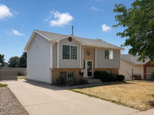 671 W 950 N, Clinton, UT 84015