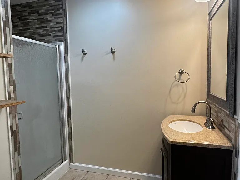 112 Shamrock Dr — Photo 13