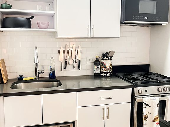 3rd image of 214 W 96th St APT 6F