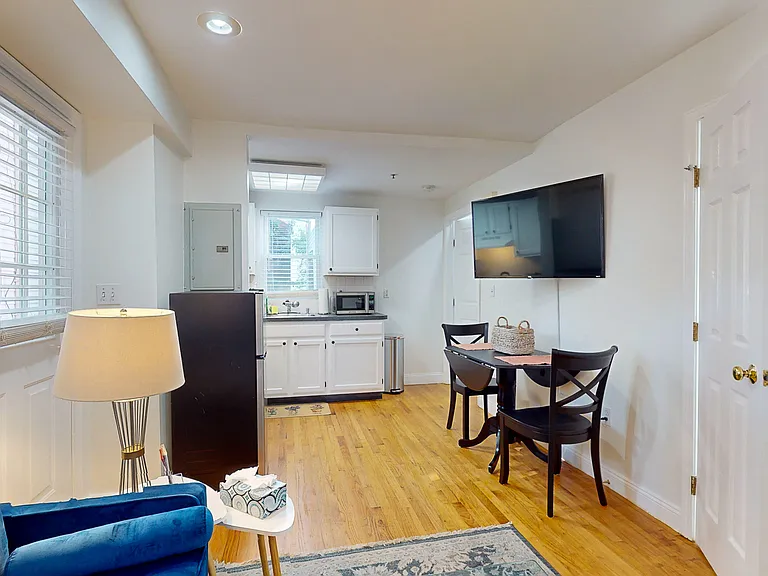 23 Jay St #D — Photo 4
