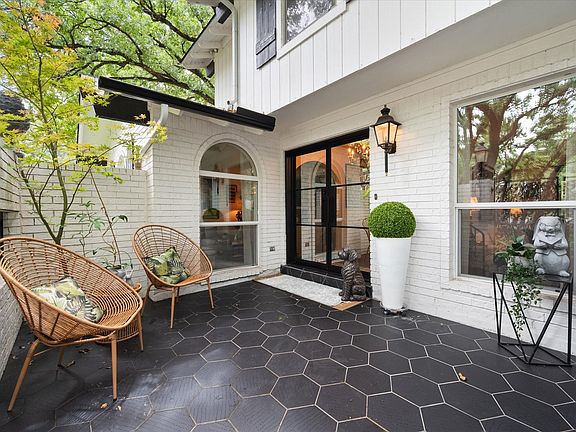 5th image of 2202 Highland Cir