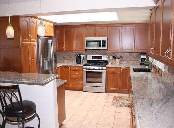 3rd image of 1062 Sunnycrest Ave