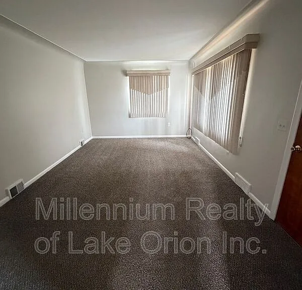 34019 Garfield Rd — Photo 2