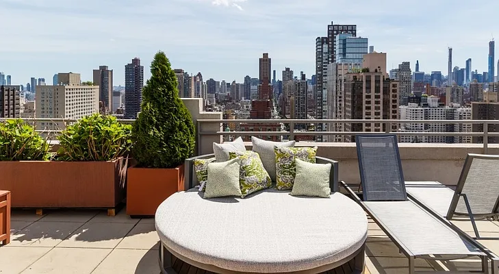 Rented by Greystar | media 8