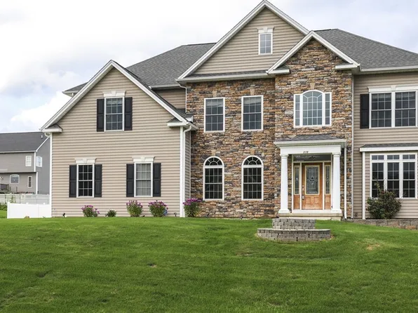 320 Wexford Ln, Horseheads, NY 14845